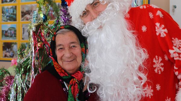 Фонд Старость в радость соберет новогодние подарки для пожилых людей