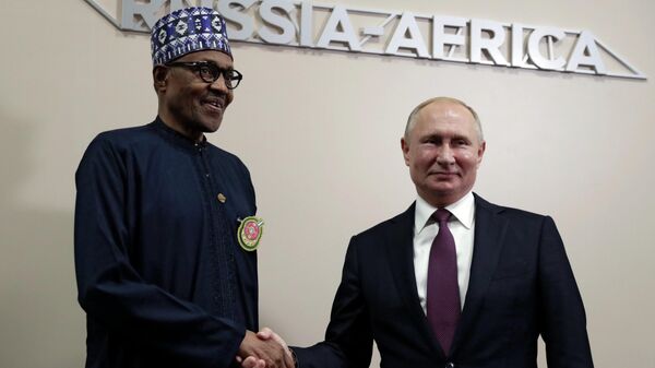 Президент РФ Владимир Путин и президент Федеративной Республики Нигерии Мухаммаду Бухари во время встречи на полях саммита Россия - Африка