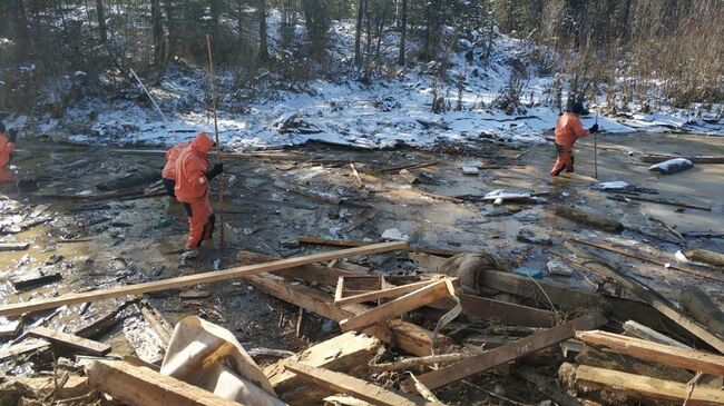 На месте прорыва дамбы в Курагинском районе Красноярского края