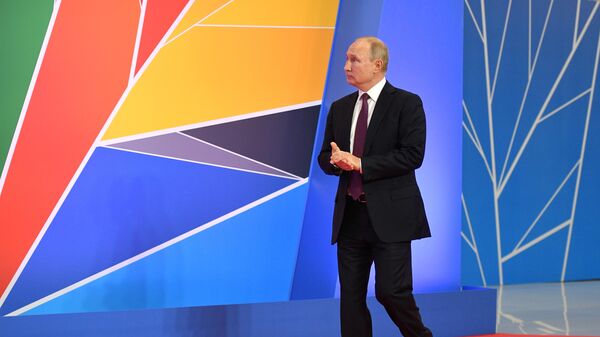 Президент РФ Владимир Путин на церемонии официальной встречи глав государств и правительств государств-участников саммита Россия - Африка