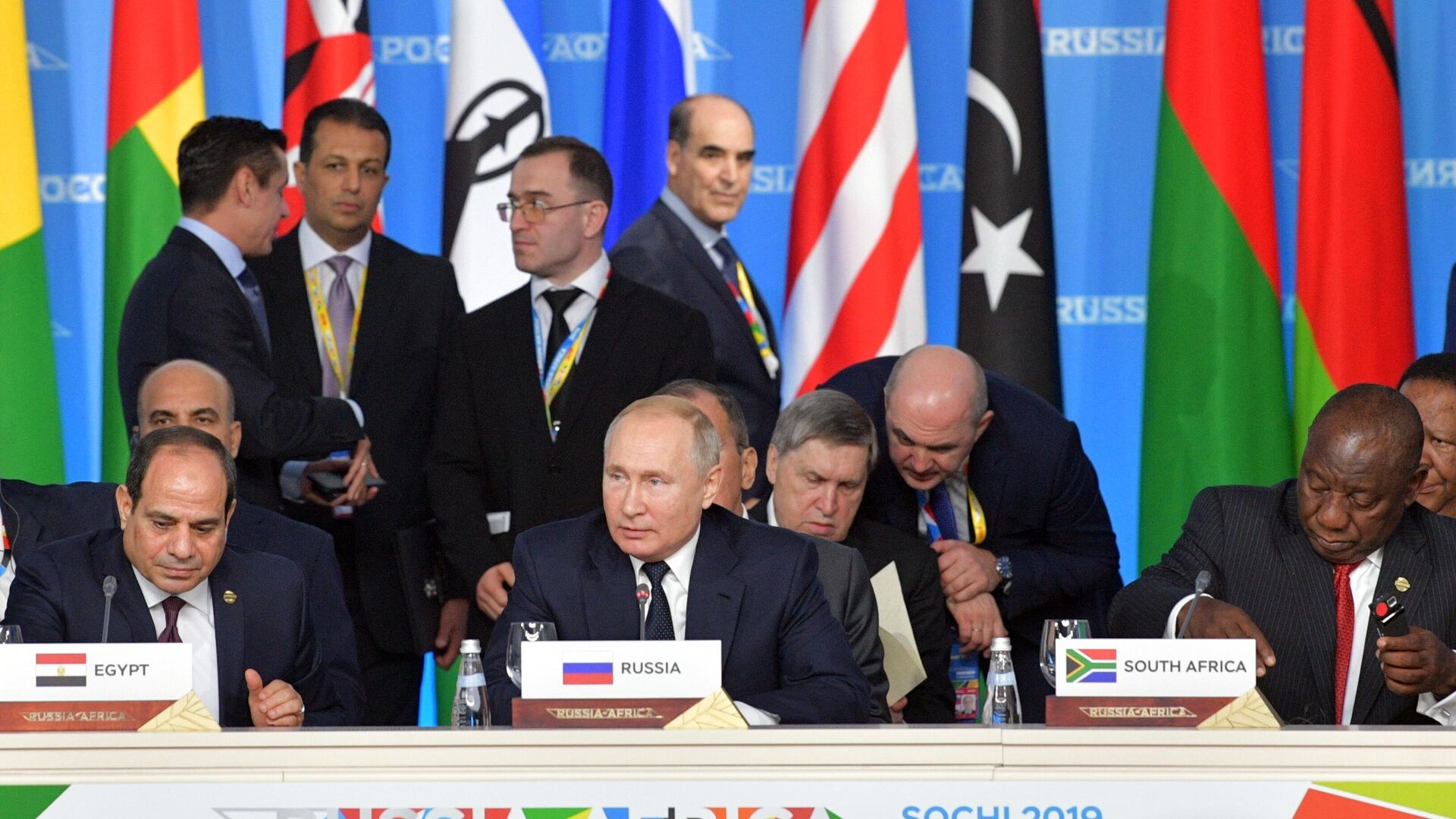 Президент РФ Владимир Путин на первом пленарном заседании саммита Россия - Африка - РИА Новости, 1920, 24.10.2019