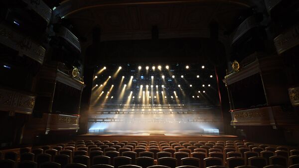 Сцена и зрительный зал Малого театра в Москве