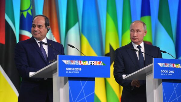 Президент РФ Владимир Путин и сопредседатель саммита Россия - Африка президент Арабской республики Египет Абдель Фаттах ас-Сиси