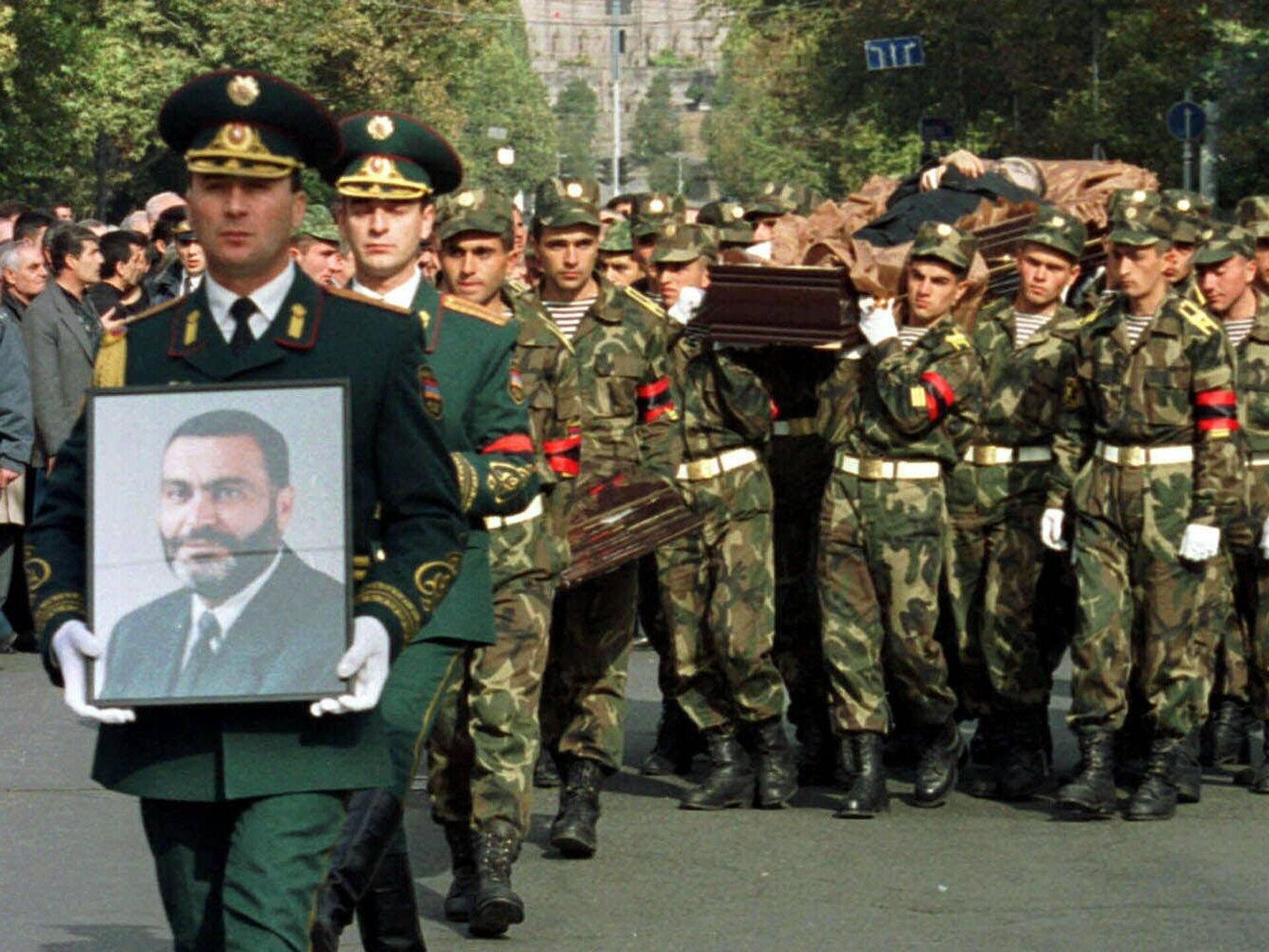 От 6 октября 1999 г. 27 Октября 1999 года в Армении. Теракт в Армении 1999 года парламенте. 27 Октября Вазген Саркисян.