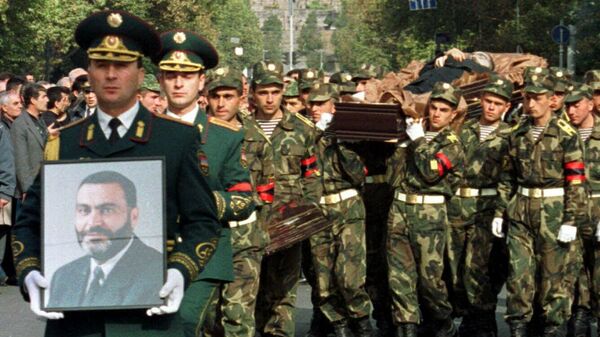 Похороны убитых во время стрельбы в здании парламента Армении в Ереване. 31 октября 1999