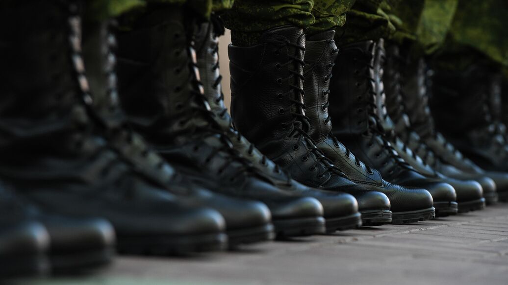 © РИА Новости / Александр КряжевПерейти в медиабанк<br>Солдаты-срочники. Архивное фото