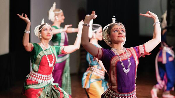 Участники празднования индийского фестиваля огней в Москве