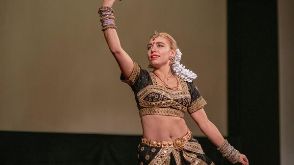 Участница празднования индийского фестиваля огней в Москве