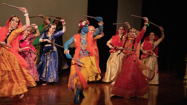 Традиционный индийский танец на фестивале Дивали в Москве