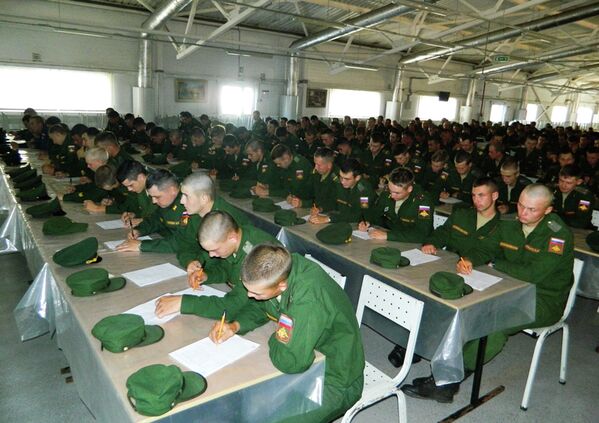 Военнослужащие военной базы Южного военного округа (ЮВО) в Абхазии во время Всероссийского географического диктанта