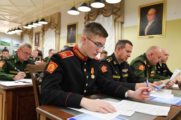 Участники Всероссийского географического диктанта в Санкт-Петербургском суворовском военном училище в Санкт-Петербурге