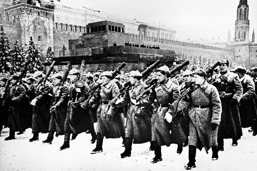 Парад на Красной площади в Москве 7 ноября 1941 года