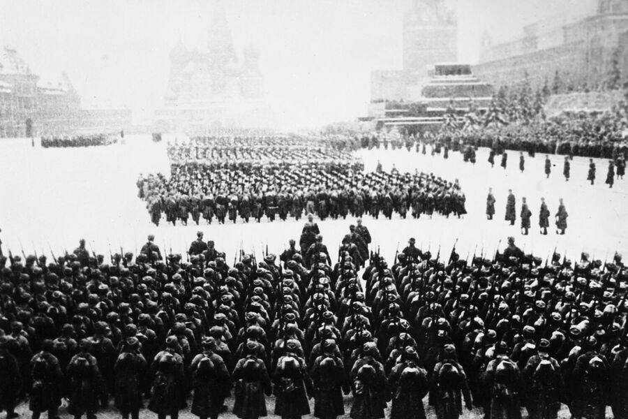 Военный парад на Красной площади  в Москве 7 ноября 1941 года