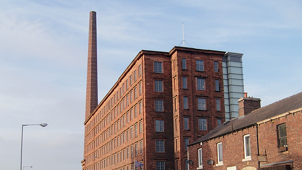 Дымовая труба Dixon’s Chimney и хлопчатобумажная фабрика Shaddon Mill в городе Карлайл, Великобритания