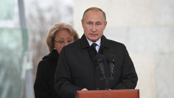 Президент РФ Владимир Путин выступает на церемонии открытия памятника государственному деятелю, политику Евгению Примакову. 29 октября 2019