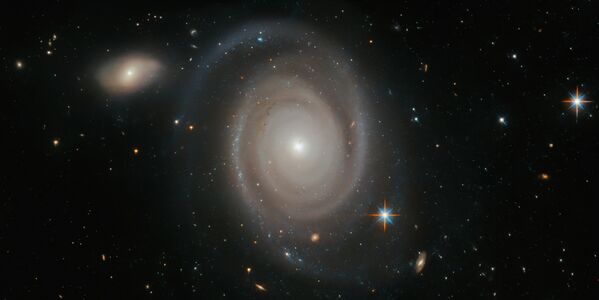 Спиральная галактика NGC 1706 в созвездии Золотая Рыба