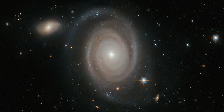 Спиральная галактика NGC 1706 в созвездии Золотая Рыба