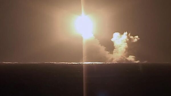 Запуск ракеты Булава с подводного крейсера Князь Владимир