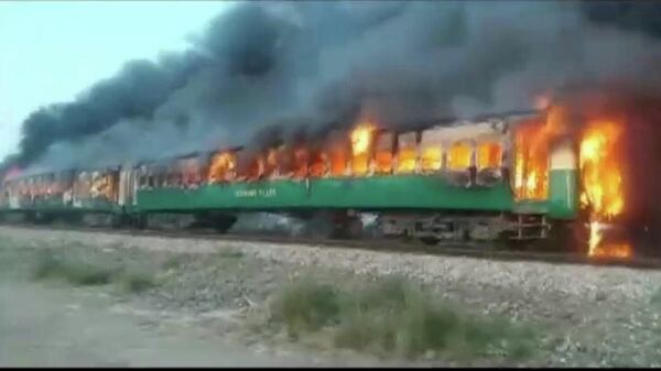 Пожар в поезде в пакистанской провинции Пенджаб