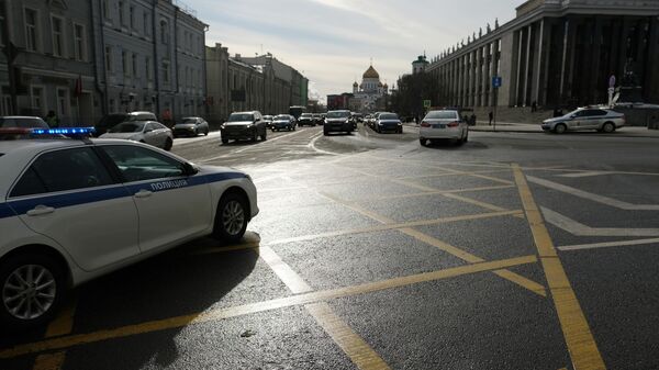 Автомобиль ДПС на улице Моховая в Москве