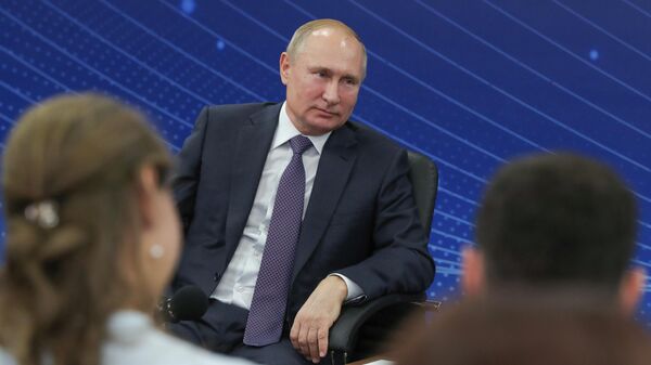 Президент РФ Владимир Путин во время встречи с представителями общественности Калининградской области
