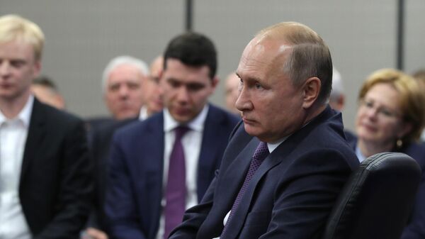 Президент РФ Владимир Путин во время встречи с представителями общественности Калининградской области
