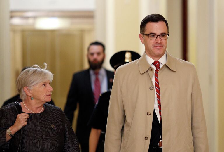 Бывший советник президента США Дональда Трампа по делам России и Европы Тим Моррисон перед дачей показаний в Палате представителей США Бывший советник президента США Дональда Трампа по делам России и Европы Тим Моррисон перед дачей показаний в Палате представителей США