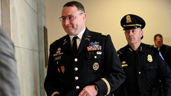 Подполковник армии США, ветеран иракской войны Александр Виндман перед дачей показаний в Палате представителей США 