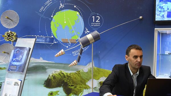 Спутниковая система Гонец, представленная на стенде госкорпорации Роскосмос