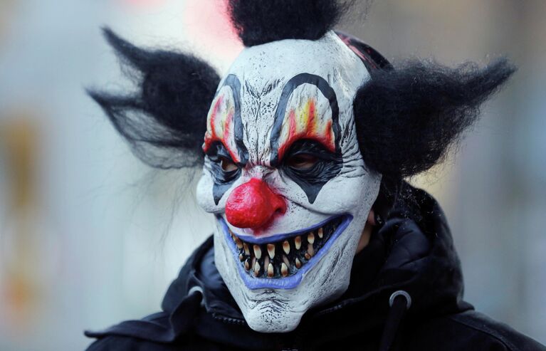 Участник прогулки зомби на Хэллоуин в Эссене, Германия