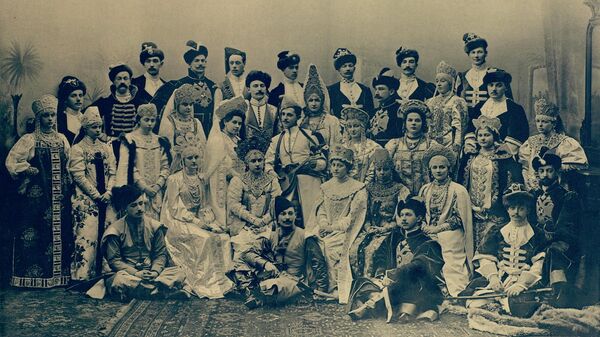 Гости костюмированного бала 1903 года 