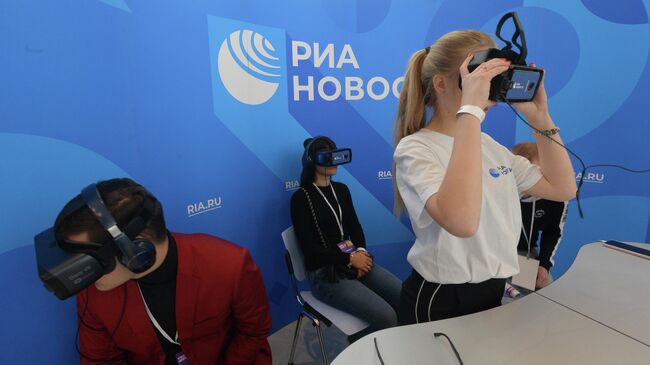 Тестирование VR-очки на стенде МИА Россия сегодня в рамках Russian Tech Week 2019 в инновационном центре Сколково