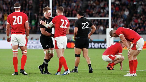 Сборные Новой Зеландии и Уэльса в матче за третье место на Кубке мира по регби 