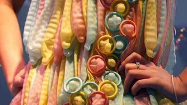 Платье из презервативов победило на конкурсе во Львове