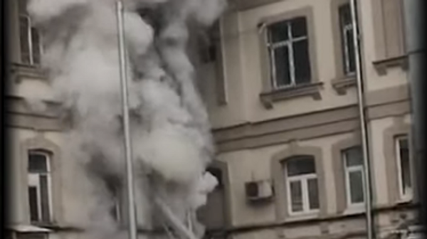Появилось видео пожара в жилом доме в центре Москвы