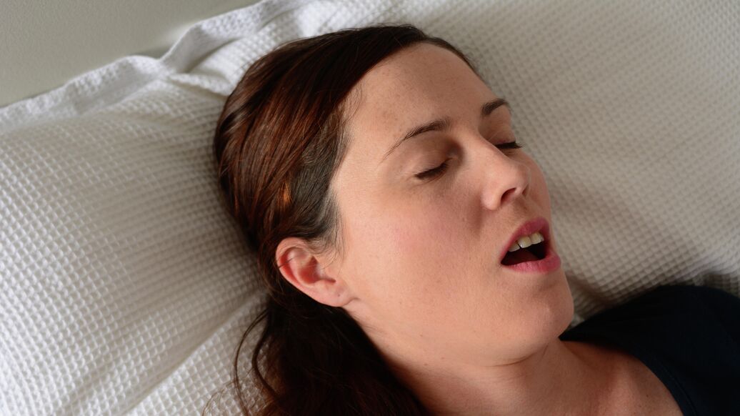 Врач предупредил об опасных последствиях храпа