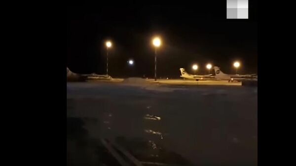 Момент посадки SSJ100 с отказавшим двигателем в Тюмени попал на видео