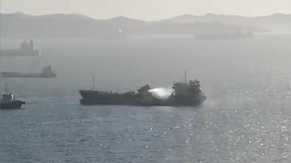 Видео с танкером в порту Находки, на борту которого взорвался газ