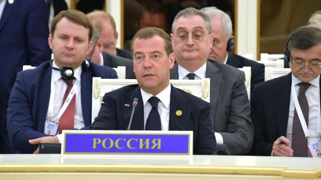 Председатель правительства России Дмитрий Медведев на заседании Совета глав правительств государств — членов ШОС в Ташкенте. 2 ноября 2019