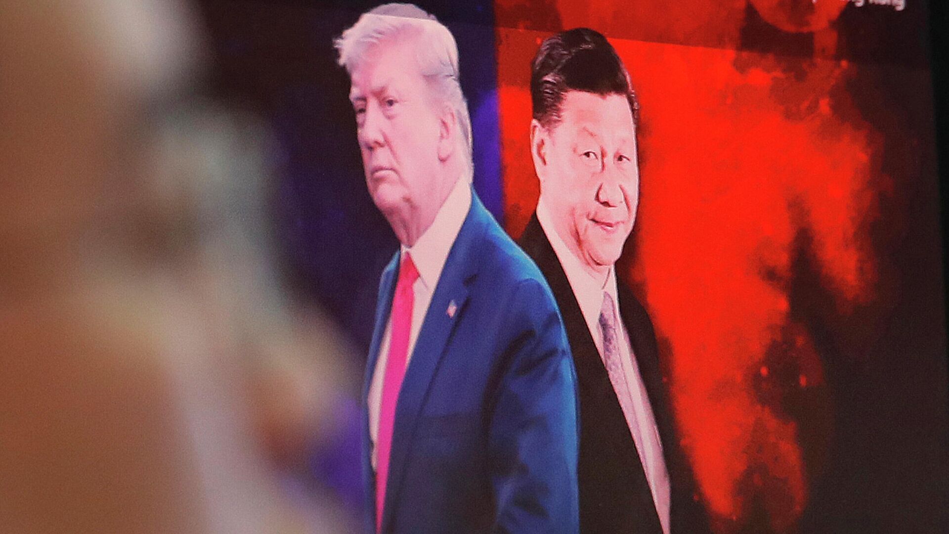 Изображение президента США Дональда Трампа и председателя КНР Си Цзиньпина на мониторе компьютера - РИА Новости, 1920, 22.09.2020
