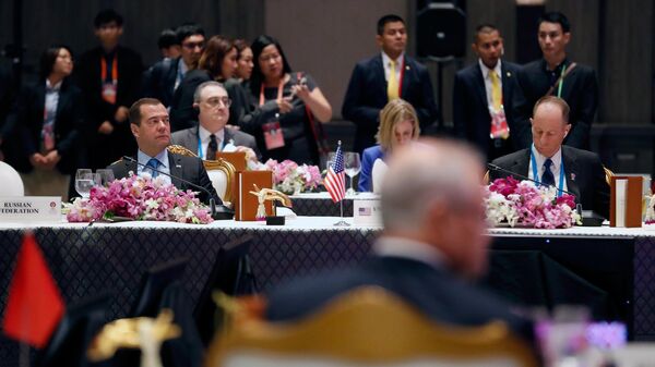  Председатель правительства РФ Дмитрий Медведев во время рабочего завтрака в рамках Восточноазиатского саммита по тематике устойчивого развития