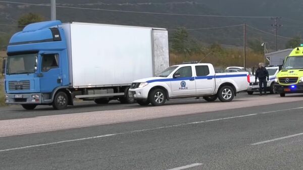 Видео задержания грузовика с мигрантами в Греции