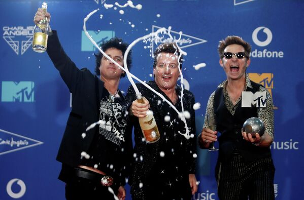 Участники группы Green Day на церемонии награждения MTV Europe Music Awards
