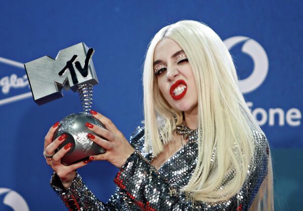 Певица Эйва Макс на церемонии награждения MTV Europe Music Awards
