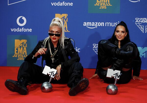 Рэп-исполнительницы Лоредана Цефи и Juju на церемонии награждения MTV Europe Music Awards