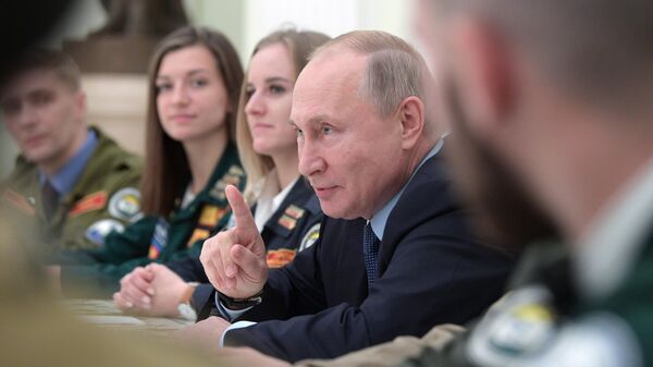 Президент РФ Владимир Путин проводит встречу с представителями движения студенческих отрядов