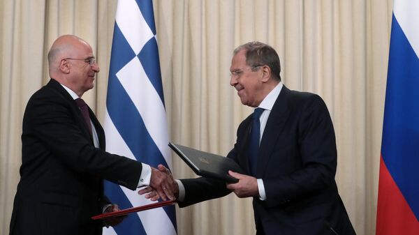 Министр иностранных дел РФ Сергей Лавров и министр иностранных дел Греческой Республики Никос Дендиас во время встречи
