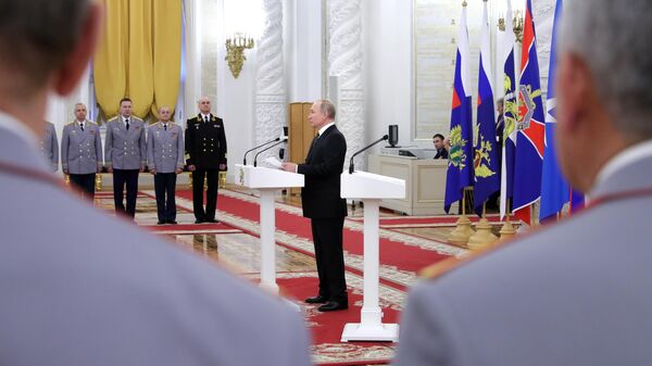 Президент РФ Владимир Путин выступает на встрече с группой офицеров по случаю их назначения на вышестоящие должности и присвоения высших воинских и специальных званий. 6 ноября 2019 