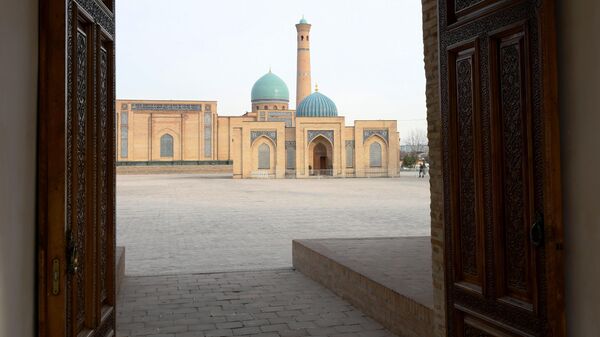Вид на Соборную мечеть Хазрати Имам в Ташкенте