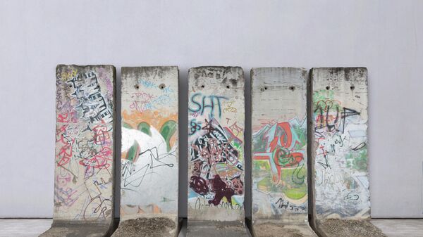 Фрагменты Берлинской стены, которые продадут на ярмарке искусства и антиквариата BRAFA Art Fair
